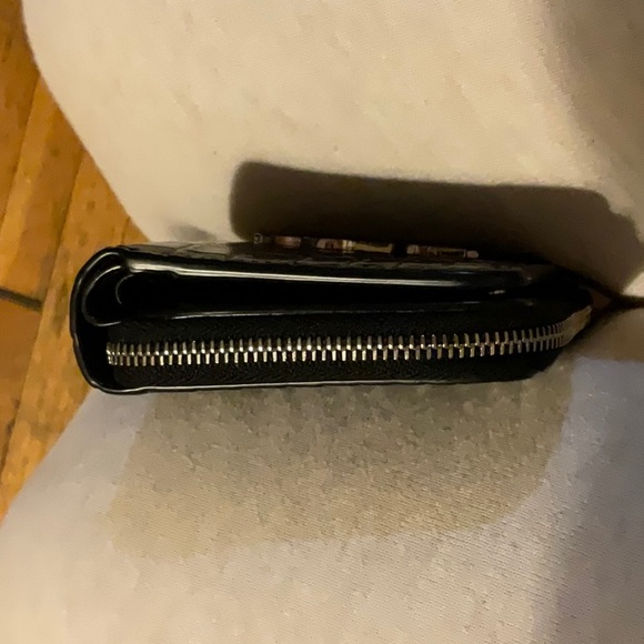 YSL (Saint Laurent) Black Croc - Compact Zip around Wallet - Picture 4 of 6